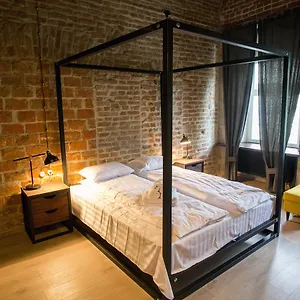 https://apartments-justlvivit.hotelslviv.net